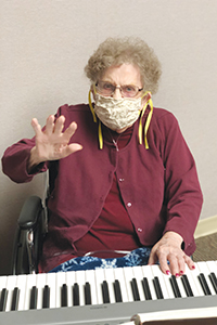 w210501_HugsHandholding_a-1 w210501_HugsHandholding_a-1