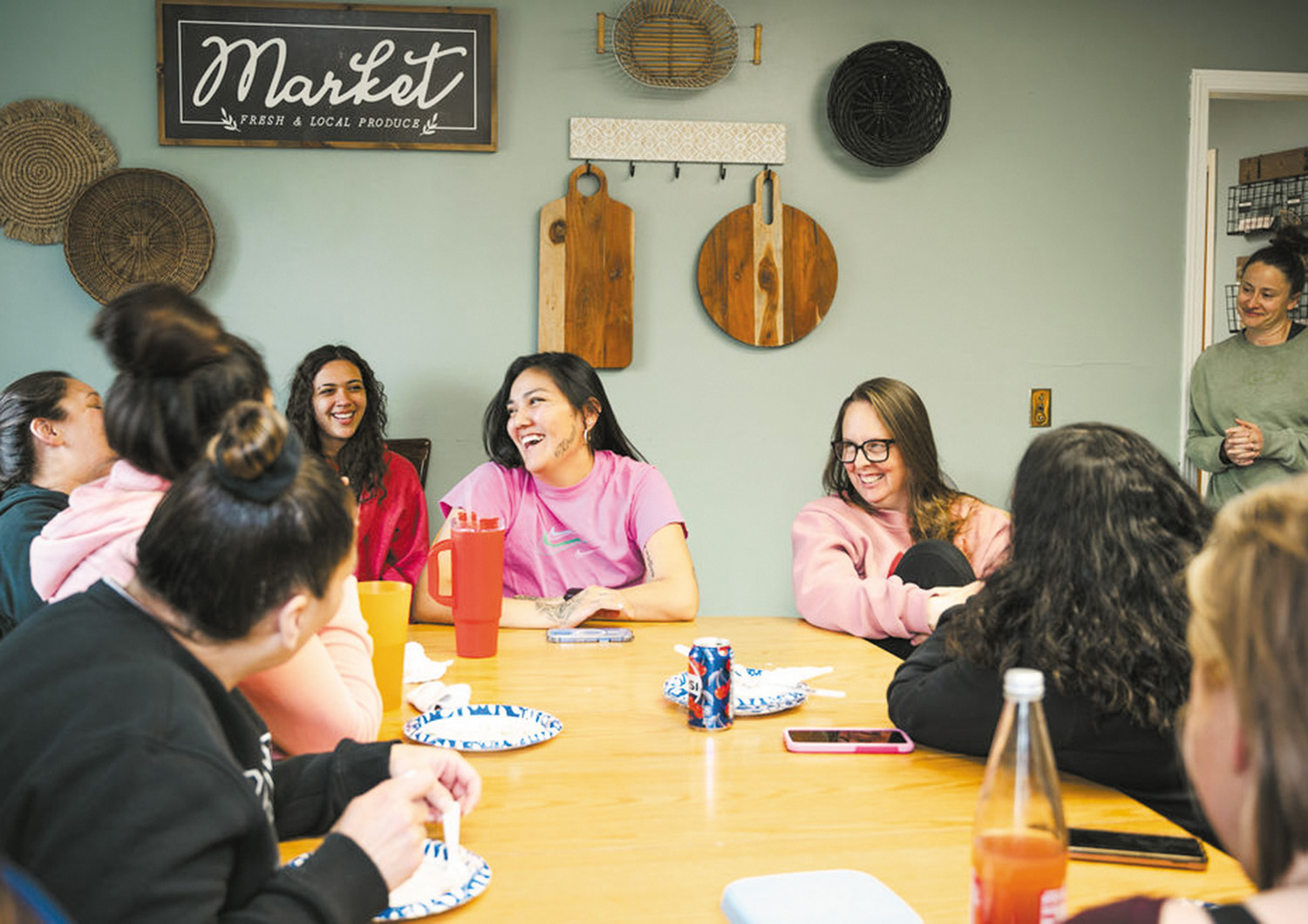People connect at Hannah House’s community table